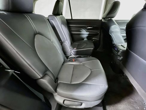Certified 2024 Toyota Grand Highlander AWD image 23