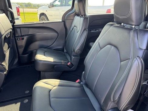 New 2026 Chrysler Pacifica Select FWD image 30