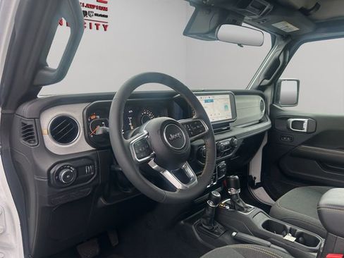 Used 2024 Jeep Wrangler Unlimited Sahara AWD/4WD image 36