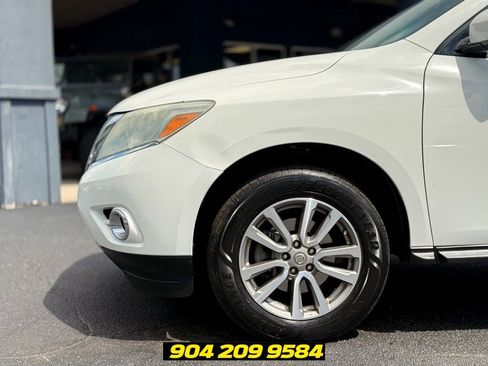 Used 2016 Nissan Pathfinder SV FWD image 9