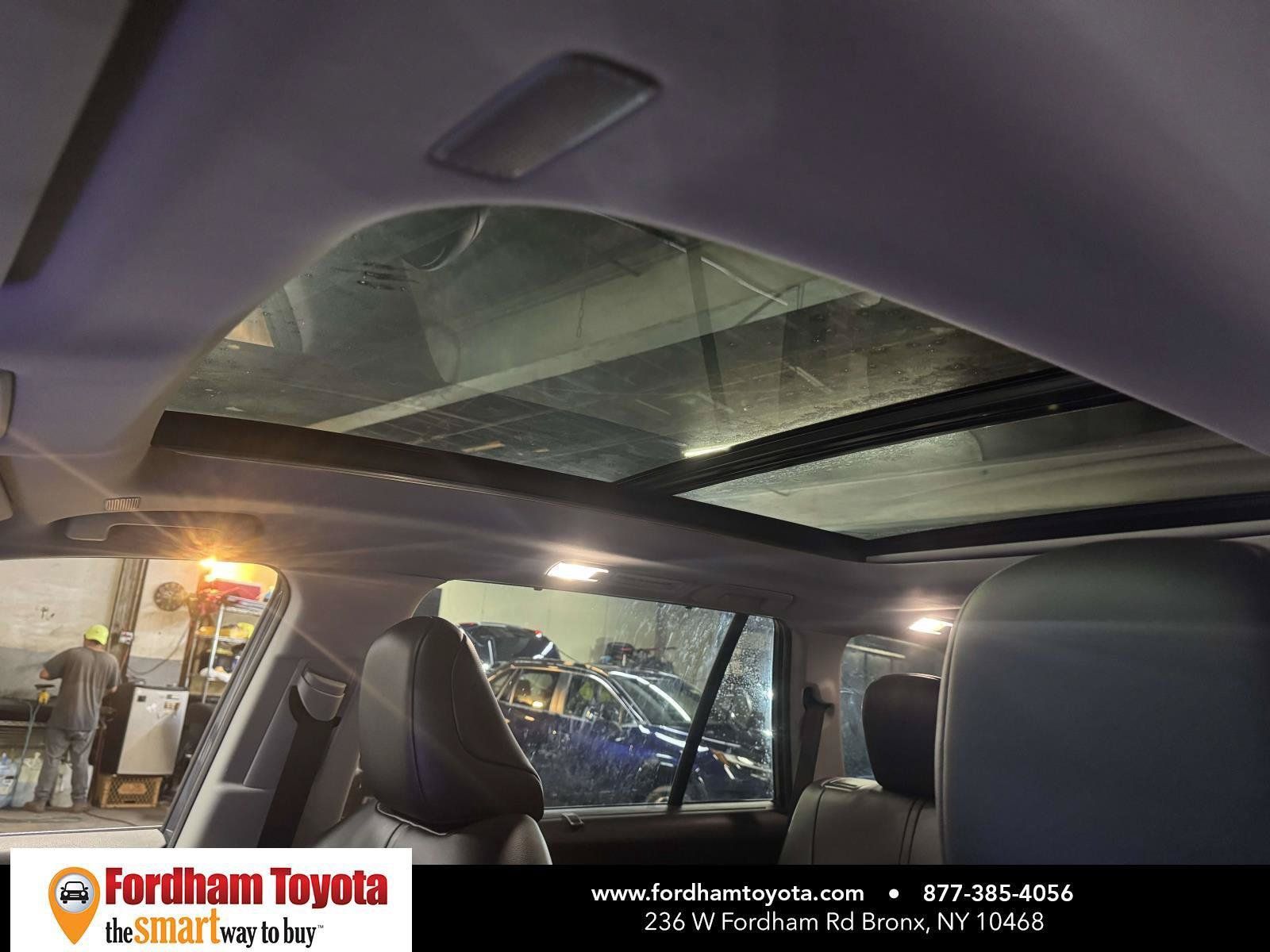Used 2024 Toyota Grand Highlander AWD image 21