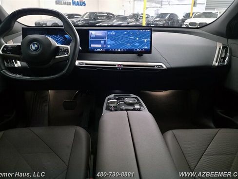 Used 2024 BMW iX xDrive50 w/ Sport Package AWD/4WD image 27