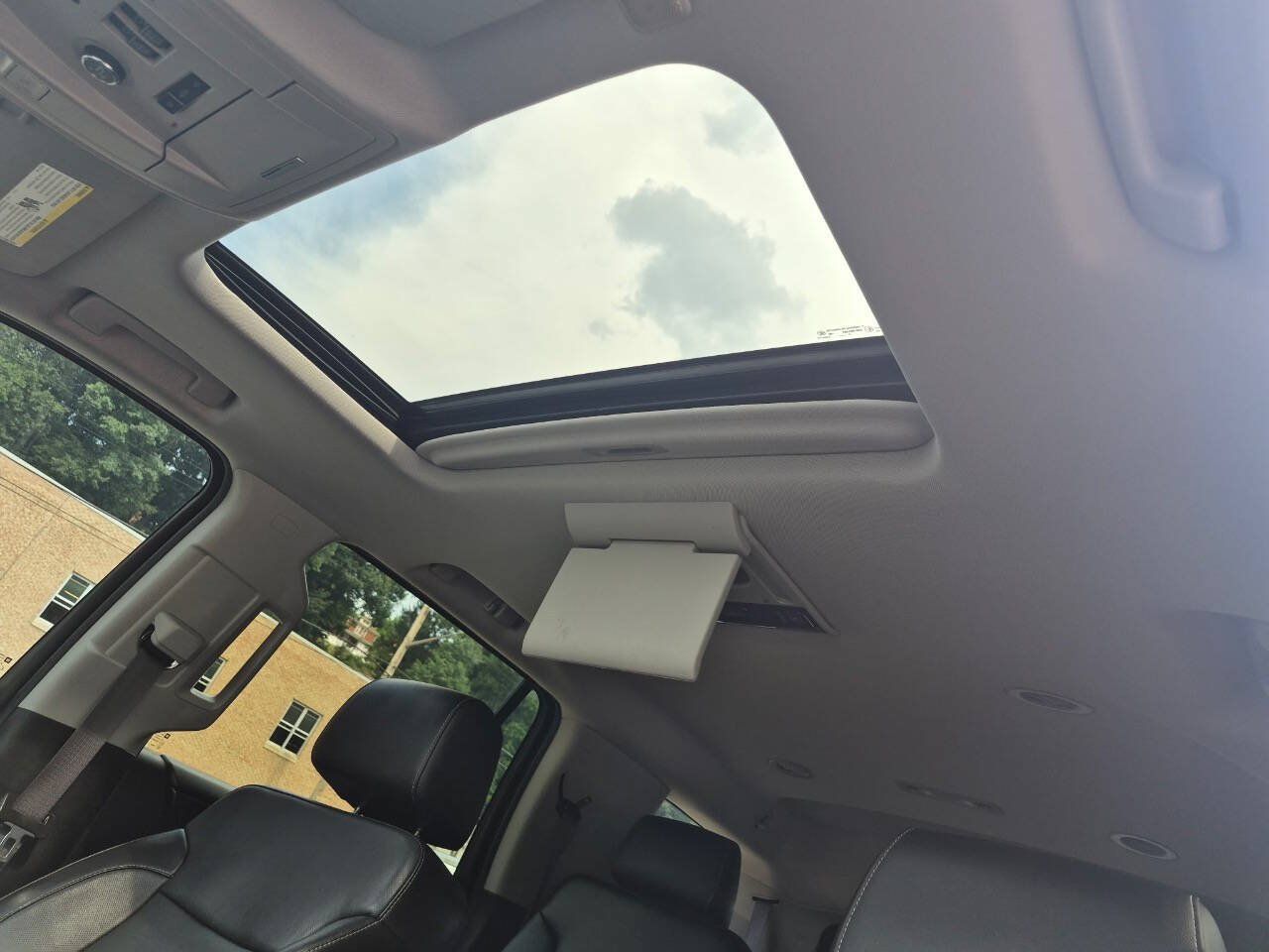 Used 2016 GMC Yukon SLT w/ Open Road Package AWD/4WD image 12