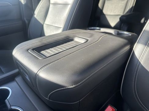 Used 2023 Chevrolet Suburban Premier image 13