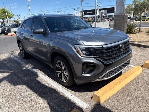 Used 2024 Volkswagen Atlas Cross Sport SE FWD image 1