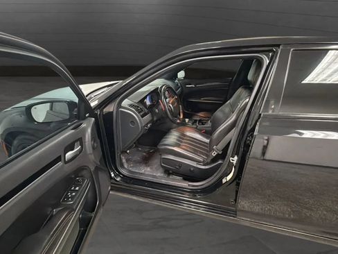 Used 2018 Chrysler 300 S RWD image 21