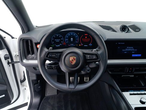 Used 2025 Porsche Cayenne S image 33