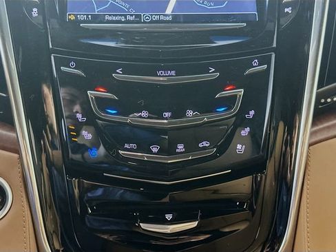 Used 2017 Cadillac Escalade Platinum AWD/4WD image 16