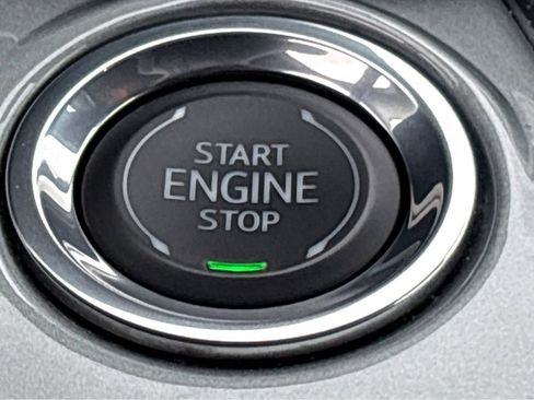 Used 2025 Chevrolet Trax LT FWD image 5