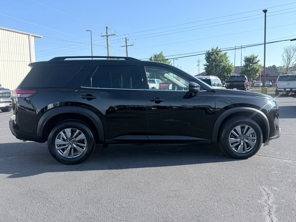 Used 2025 Nissan Pathfinder SV AWD/4WD image 4
