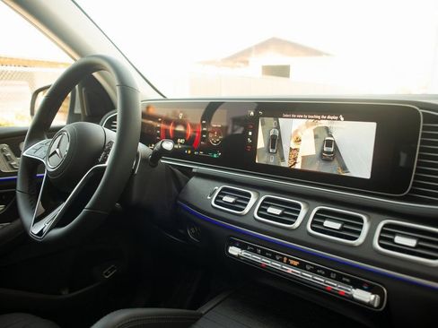 Used 2025 Mercedes-Benz GLE 350 4MATIC image 35