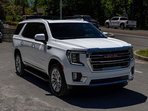 Used 2023 GMC Yukon SLT w/ SLT Luxury Package AWD/4WD image 3