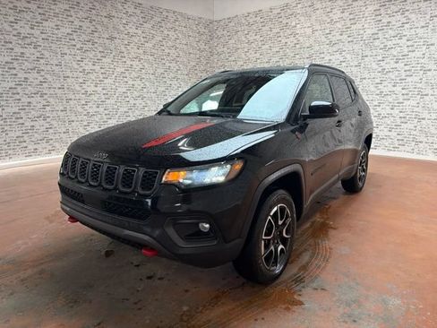 Used 2024 Jeep Compass Trailhawk AWD/4WD image 3
