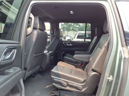 Used 2023 Chevrolet Suburban Premier AWD/4WD image 17