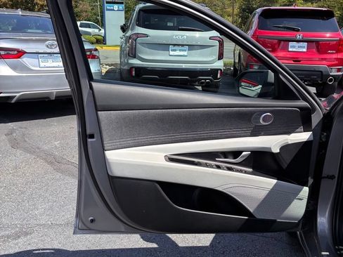 Used 2024 Hyundai Elantra Limited FWD image 26