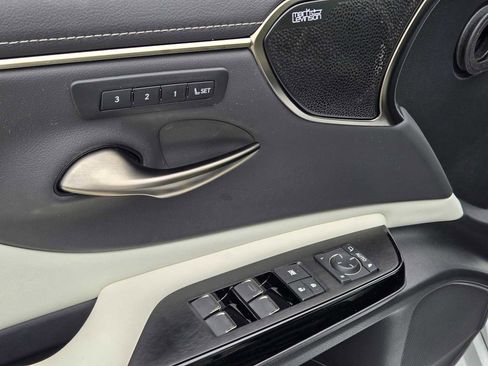 Used 2024 Lexus ES 300h F Sport image 17