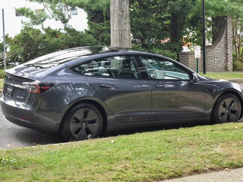 Used 2022 Tesla Model 3 Long Range AWD/4WD image 8