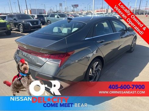 Used 2025 Hyundai Elantra Limited FWD image 5