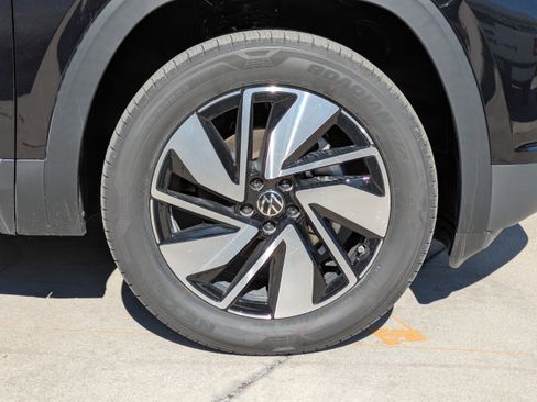 New 2026 Volkswagen Atlas SEL image 11