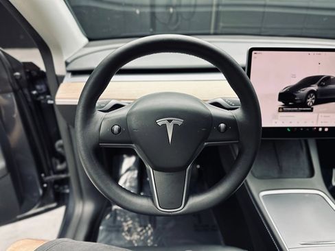 Used 2023 Tesla Model Y Long Range AWD/4WD image 29