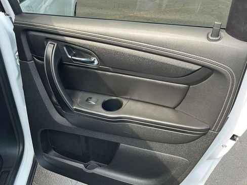 Used 2017 Chevrolet Traverse LT w/ Style and Technology Package FWD image 25