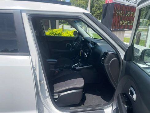 Used 2015 Kia Soul FWD image 14
