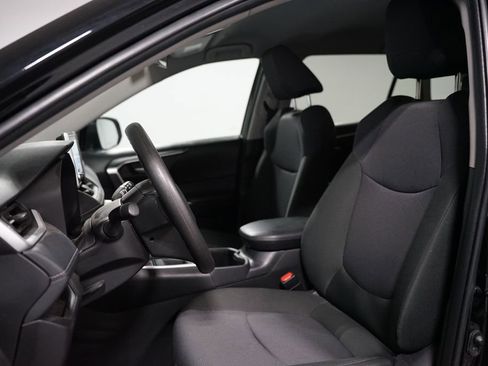Used 2025 Toyota RAV4 XLE FWD image 6