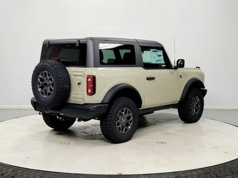 New 2025 Ford Bronco Badlands image 7