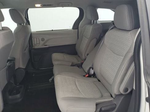 Used 2021 Toyota Sienna LE FWD image 12