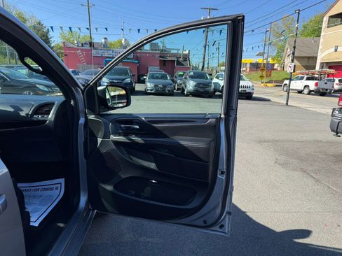 Used 2015 Dodge Grand Caravan SXT image 55