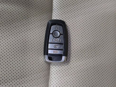 Used 2020 Ford Escape SEL image 32