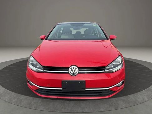 Used 2019 Volkswagen Golf SE image 2