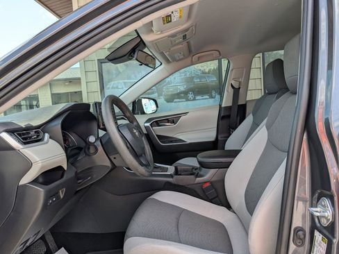 Used 2020 Toyota RAV4 XLE image 13