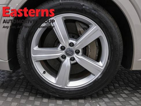 Used 2019 Audi e-tron Prestige w/ Prestige Package AWD/4WD image 32