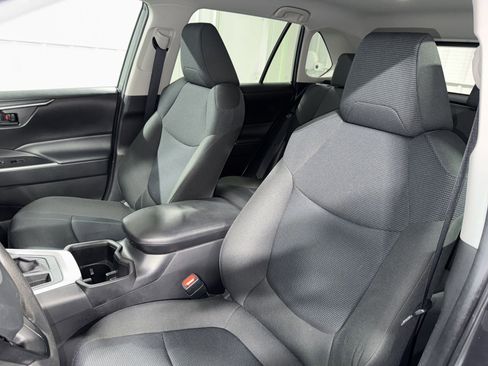 Used 2022 Toyota RAV4 LE image 18