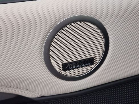 Certified 2025 Land Rover Discovery Dynamic SE image 26