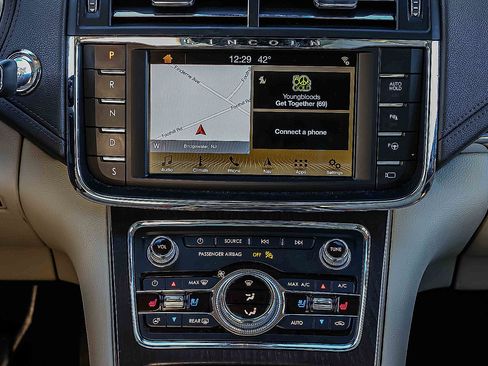 Used 2018 Lincoln Continental Reserve image 12