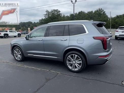 Used 2022 Cadillac XT6 Premium Luxury image 6