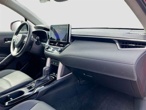Used 2024 Toyota Corolla Cross XLE image 29