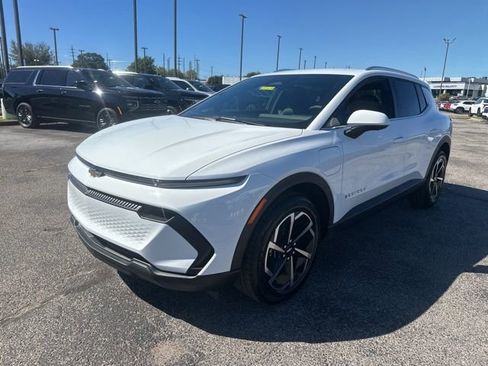 New 2026 Chevrolet Equinox EV LT image 7