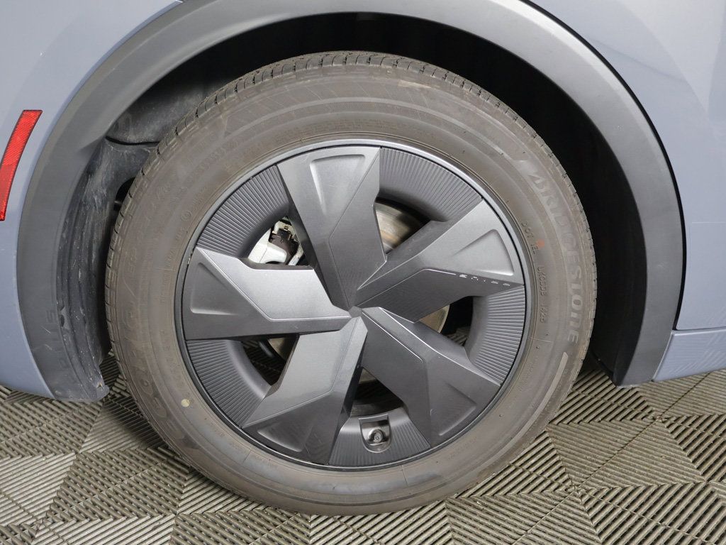 Used 2025 Toyota Prius LE FWD image 15