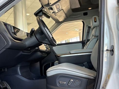 Used 2022 Rivian R1T Adventure image 12