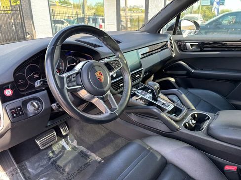 Used 2019 Porsche Cayenne S image 28