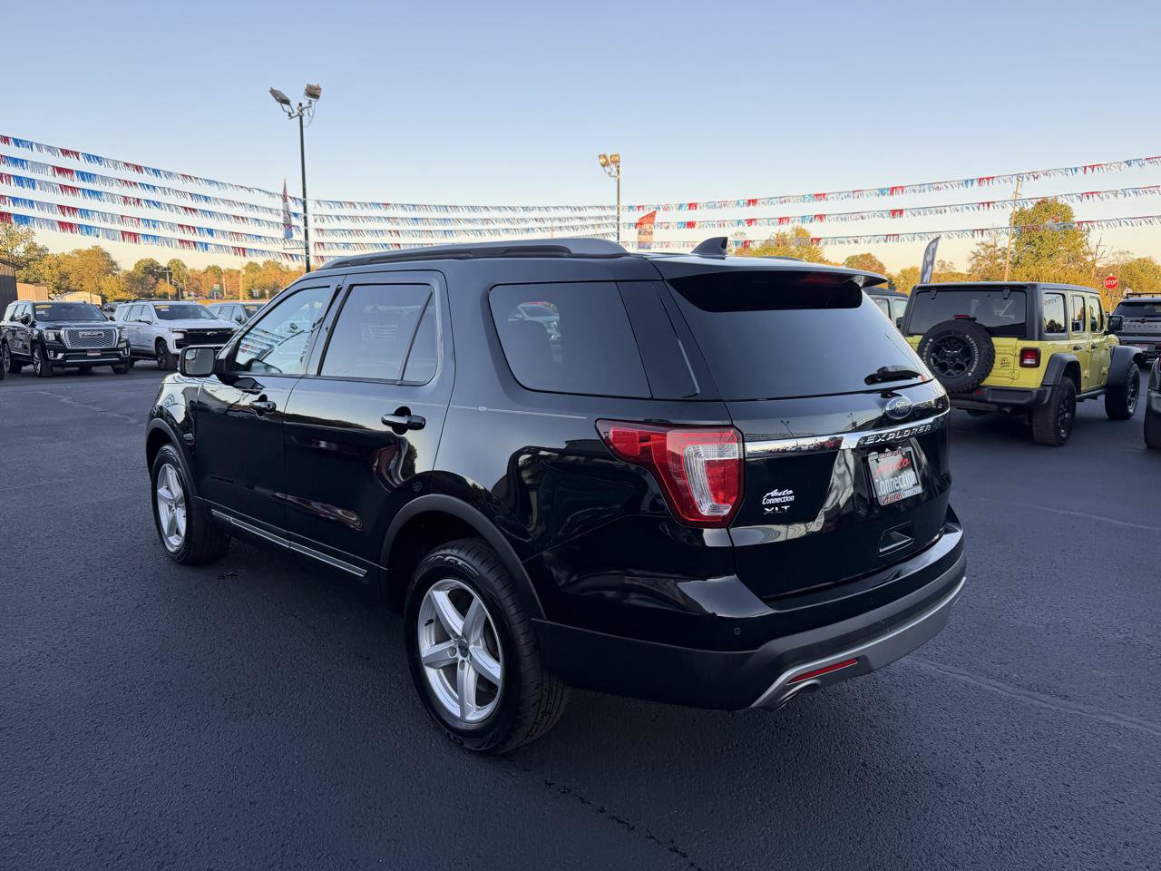 Used 2017 Ford Explorer XLT AWD/4WD image 6