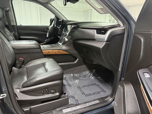 Used 2020 Chevrolet Suburban Premier AWD/4WD image 46