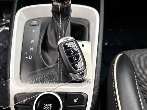 Used 2024 Hyundai Venue Limited FWD image 24