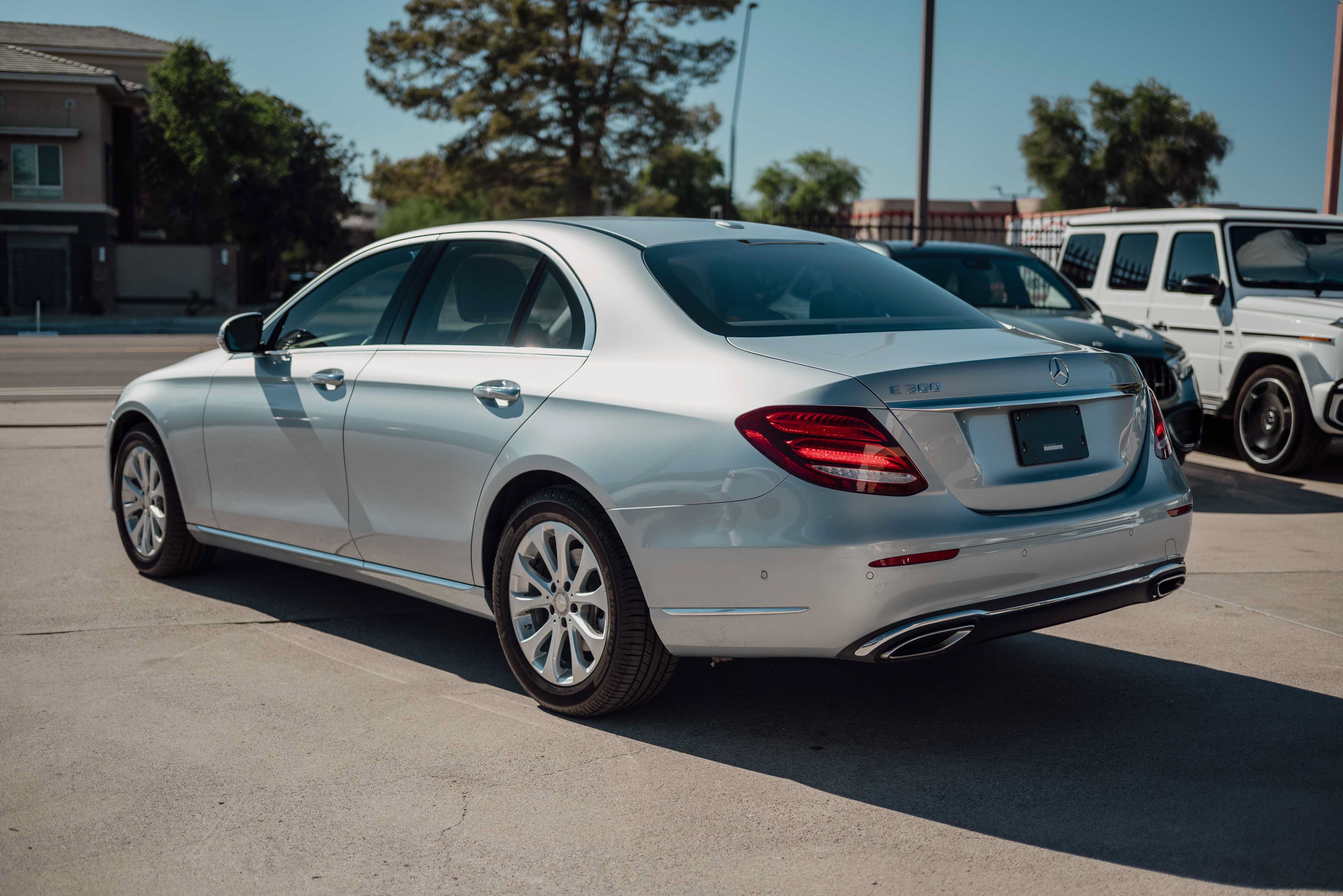 Used 2017 Mercedes-Benz E 300 image 4