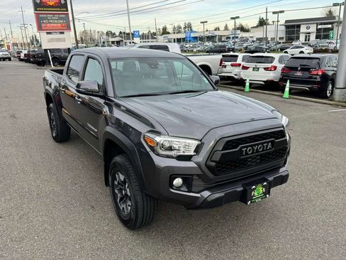 Used 2018 Toyota Tacoma TRD Off-Road image 19
