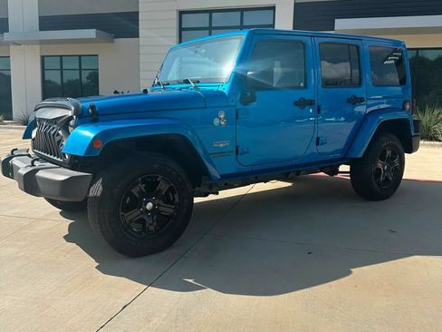 Used 2015 Jeep Wrangler Unlimited Sahara w/ Dual Top Group AWD/4WD image 1