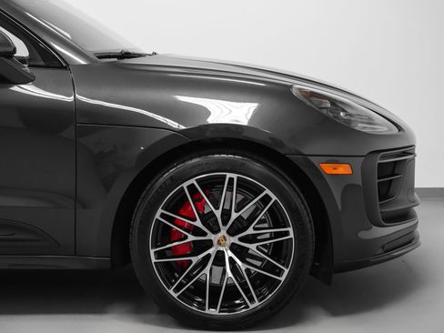 Certified 2024 Porsche Macan GTS w/ Premium Plus Package AWD/4WD image 16